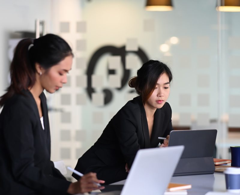 businesswoman-in-suit-experts-discussing-information-during-accounting-process-in-office-.jpg businesswoman-in-suit-experts-discussing-information-during-accounting-process-in-office-.jpg